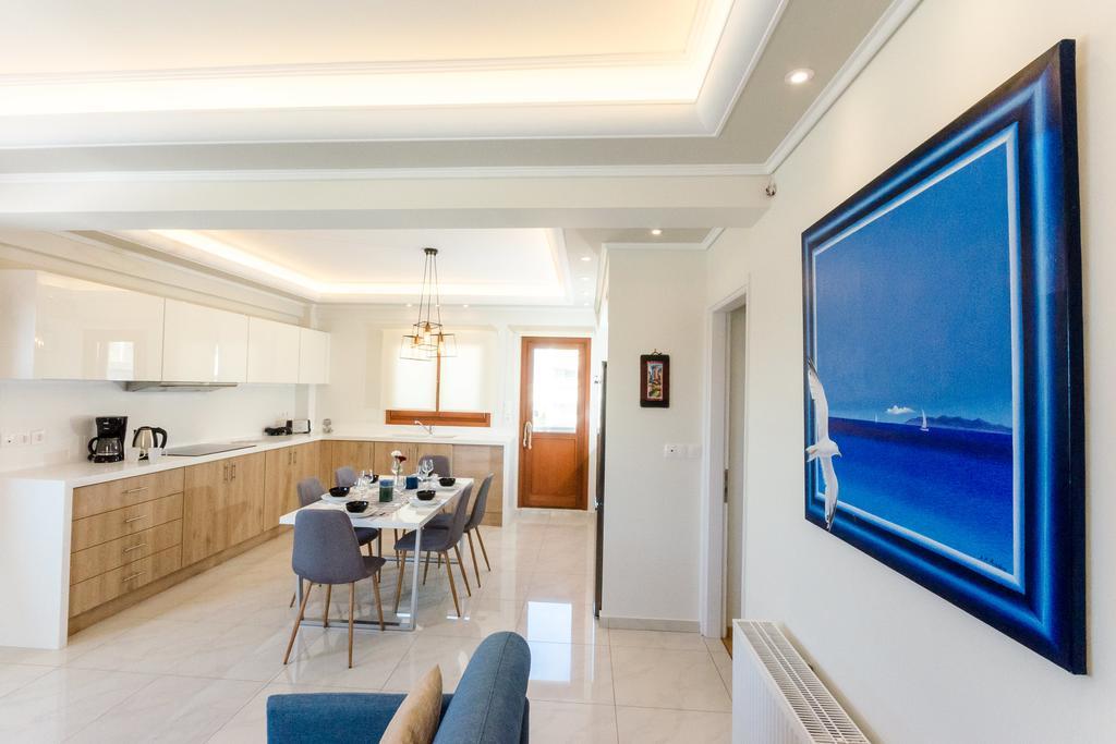 Leo - Unique Glyfada Apartment Athens Luaran gambar